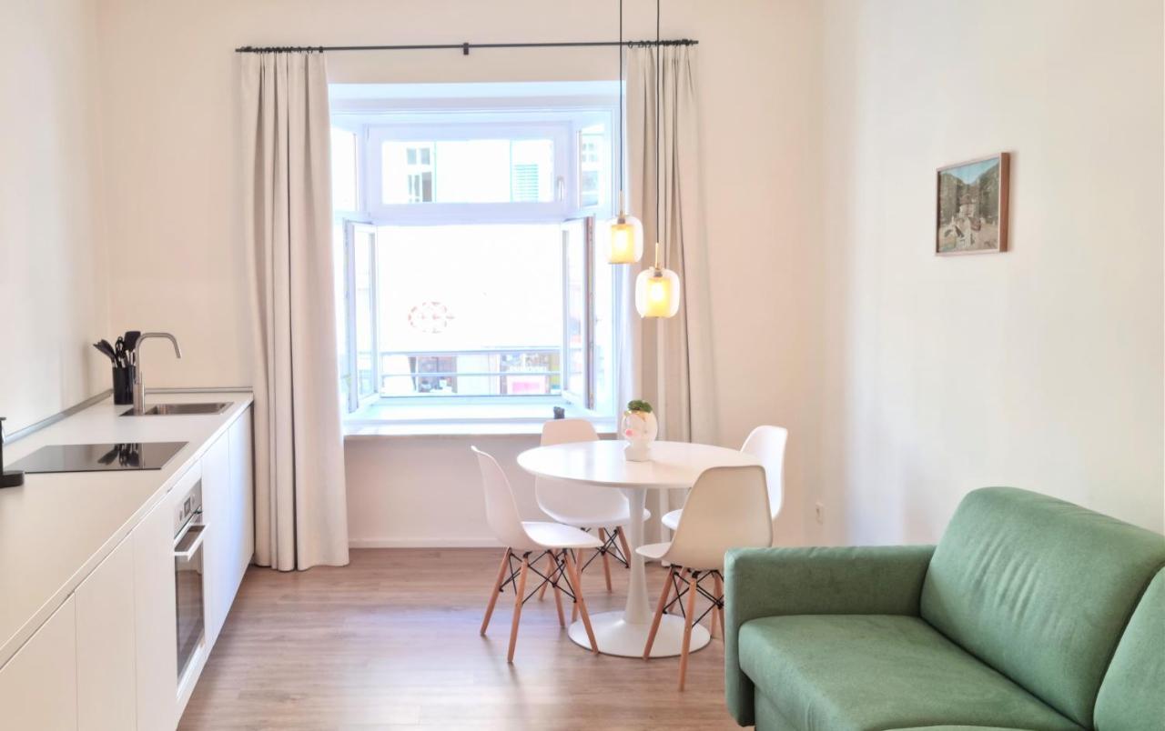 Rosa Apartment With Parking Historic City Center メラーノ エクステリア 写真